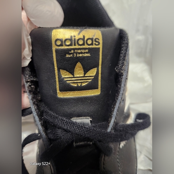 ADIDAS SUPERSTAR KIDS Black with White Stripes Size 2 1/2. - Picture 4 of 10